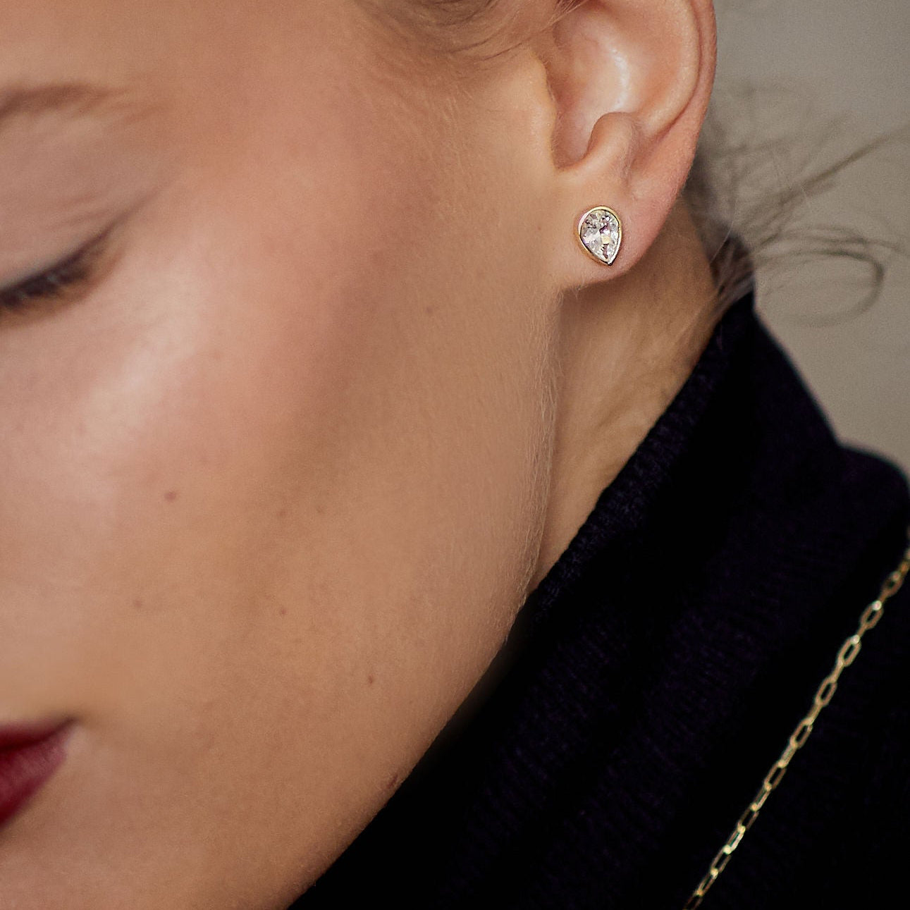 Pear Studs - White Sapphire