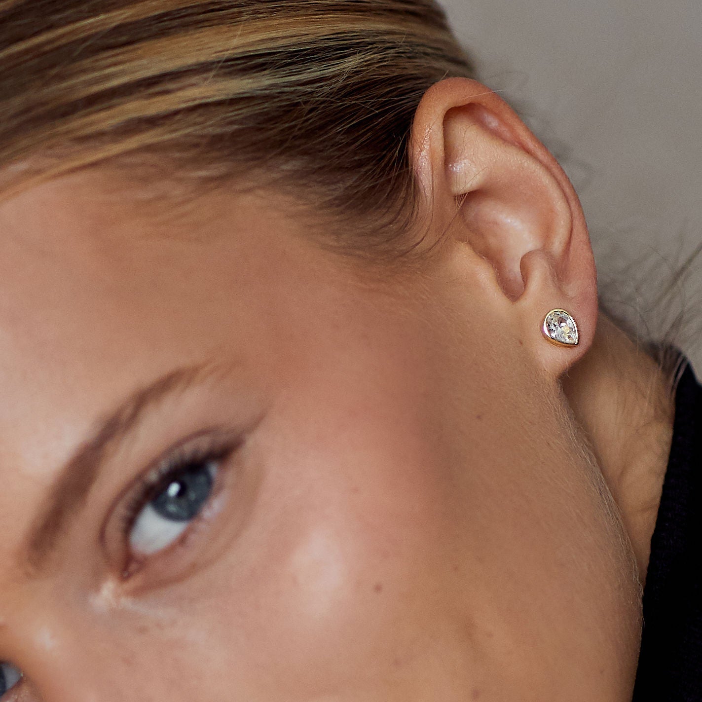 Pear Studs - White Sapphire