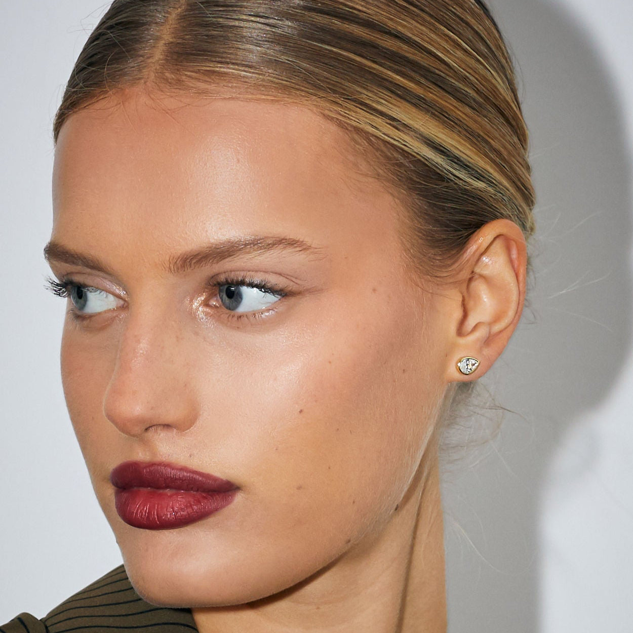 Pear Studs - White Sapphire